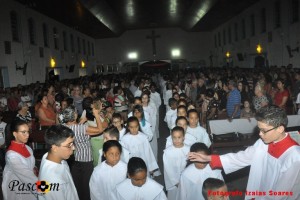 Missa Noite de Natal 2019 entrada coroinhas