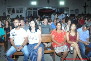 Missa Noite de Natal 2019 pessoas dentro da igreja 2