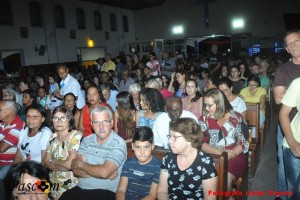 Missa Noite de Natal 2019 pessoas dentro da igreja 3