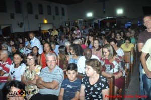 Missa Noite de Natal 2019 pessoas dentro da igreja 3