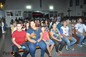 Missa Noite de Natal 2019 pessoas dentro da igreja