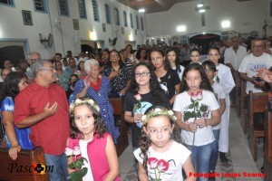 Missa de Ano Novo 31 12 2019 crianças com rosas